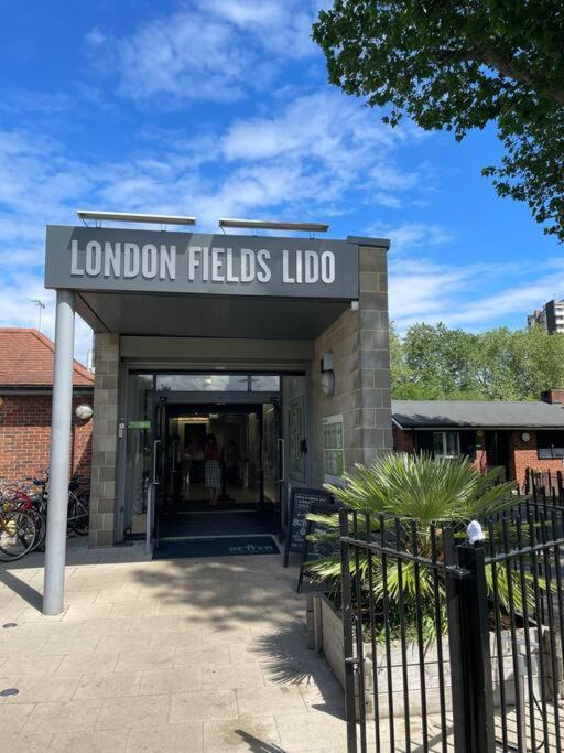 Cool Dalston Studio With Balcony And Gym Apartment Londra Exterior foto