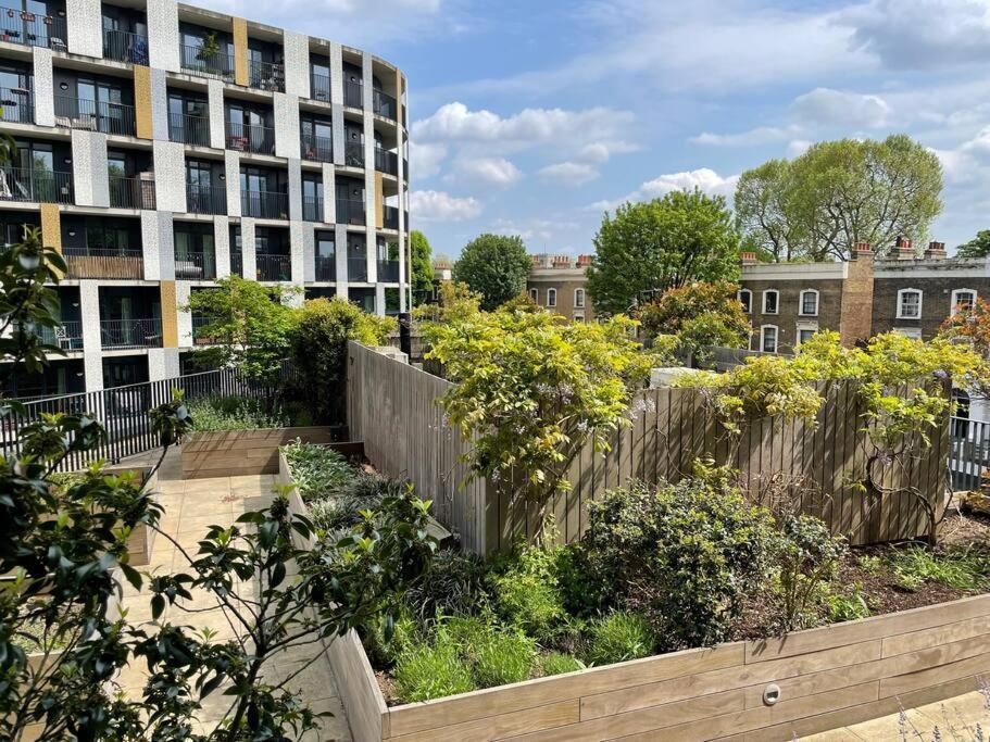 Cool Dalston Studio With Balcony And Gym Apartment Londra Exterior foto